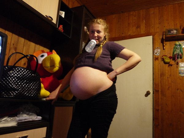 37 неделя коричневые. Ребёнок на 37 неделе беременности. Живот на 37 неделе. Животик на 37 неделе беременности.