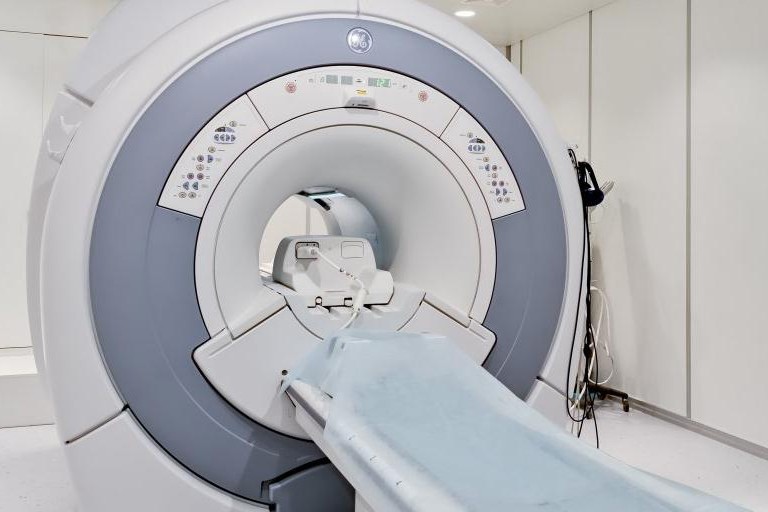 Кт в энгельсе. Мрт 1.5 ТЛ (полуоткрытый). Магнитно-резонансный томограф Tomikon BMT 1100. Магнитно-резонансный томограф – 1973г .. Магнитно резонансный томограф 1 и 5 ТЛ.