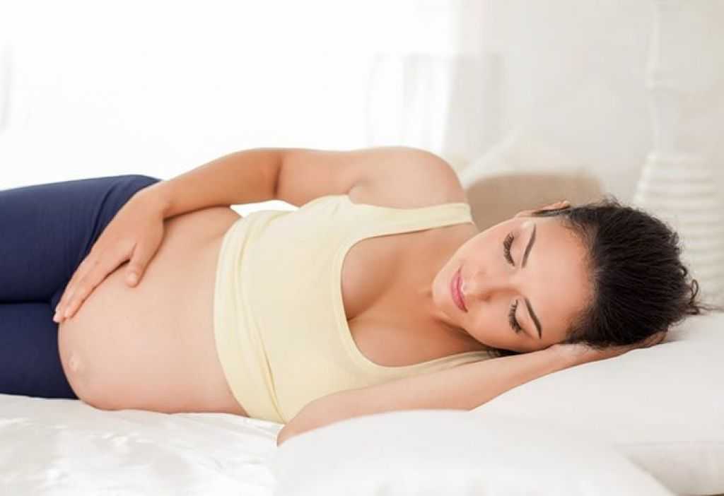 Спать на спине или на животе. Сон на боку беременных.