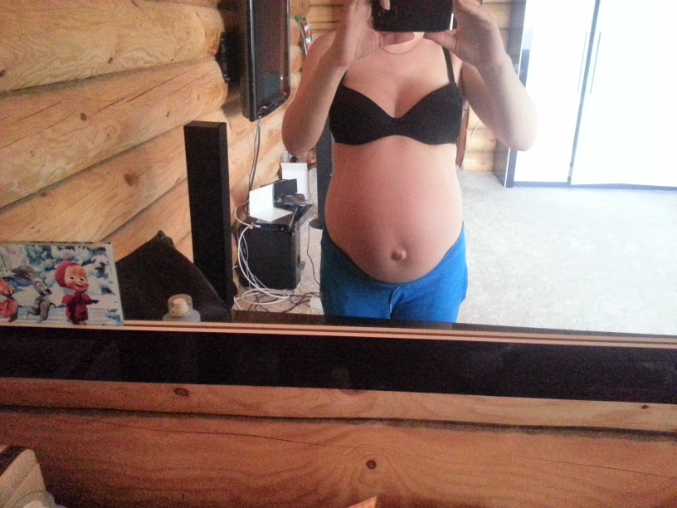 Маленький живот в 32 недели. 34 Недели маленький живот. Каменеет живот при беременности. Каменеет живот на 32 неделе беременности.