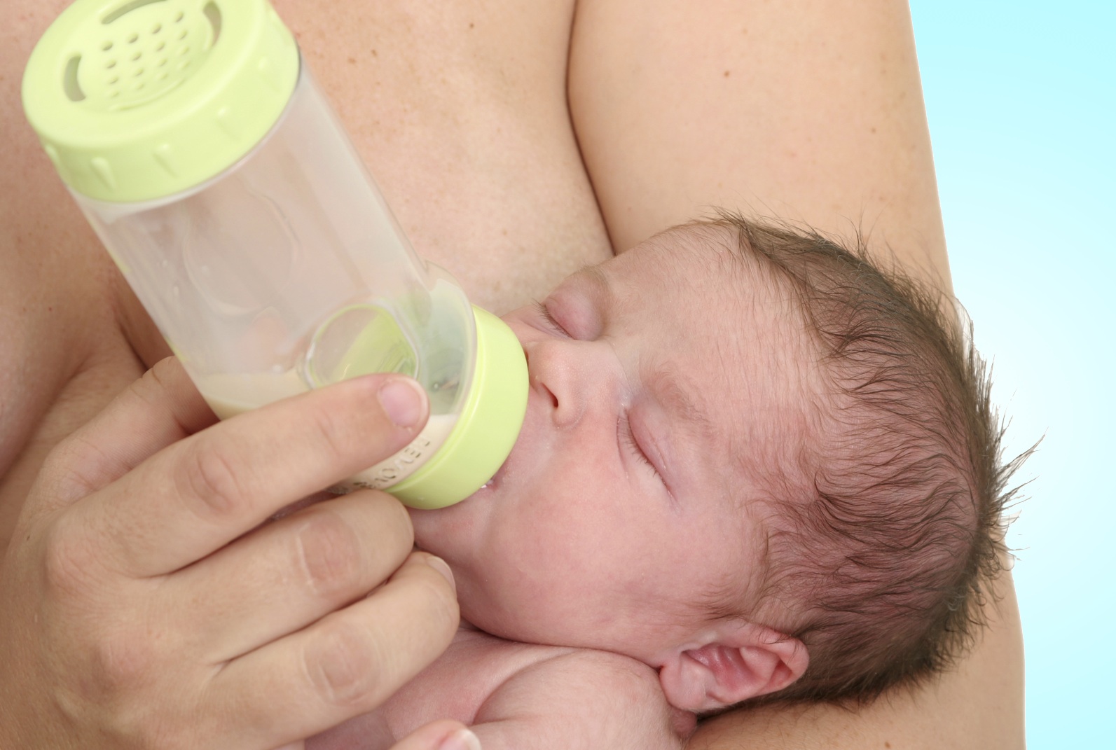 Нужно давать воду новорожденному при грудном