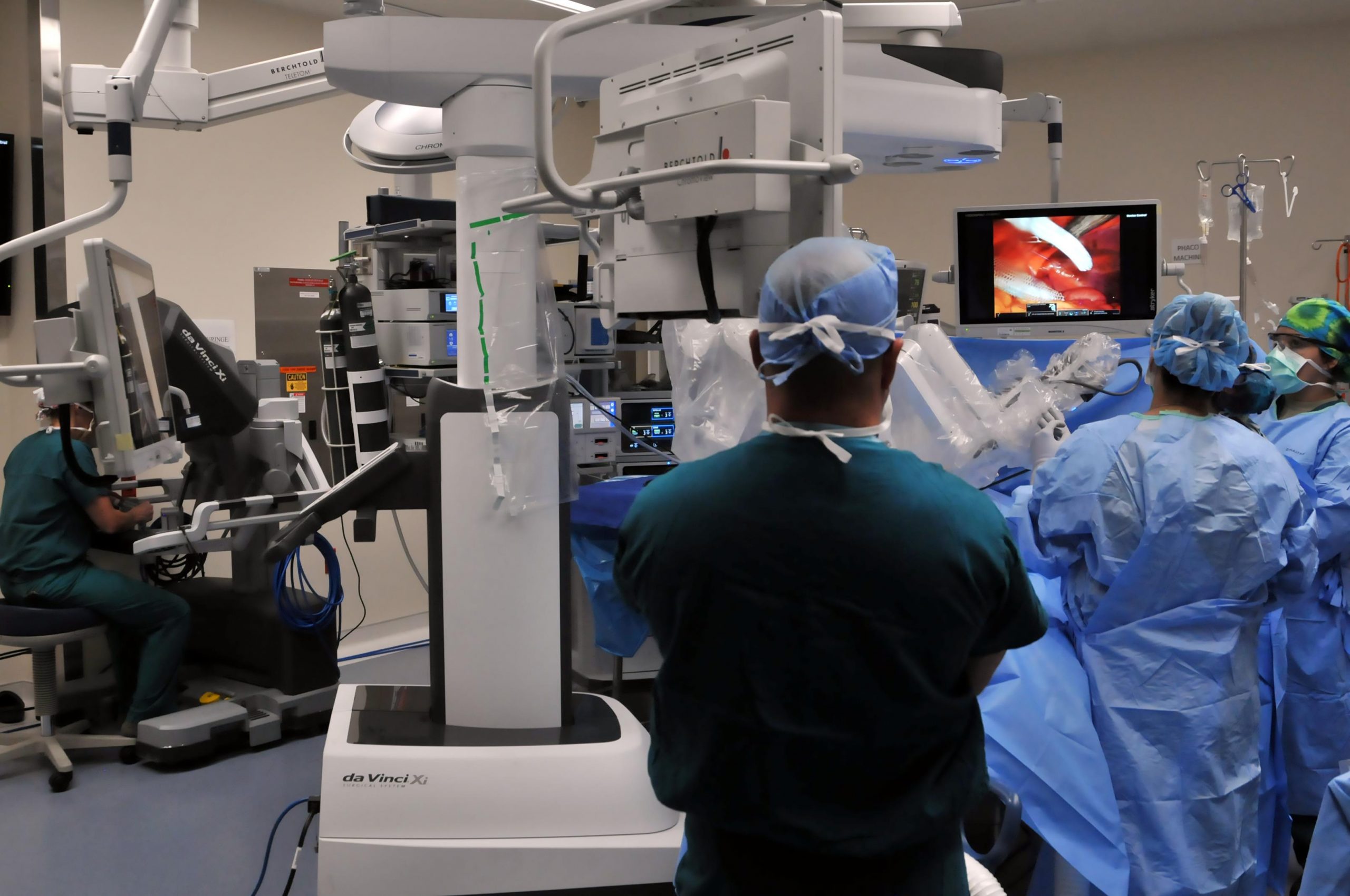 Удаление простаты роботом. Роботизированная хирургия. Робот хирург да Винчи. Роботы хирурги в медицине.