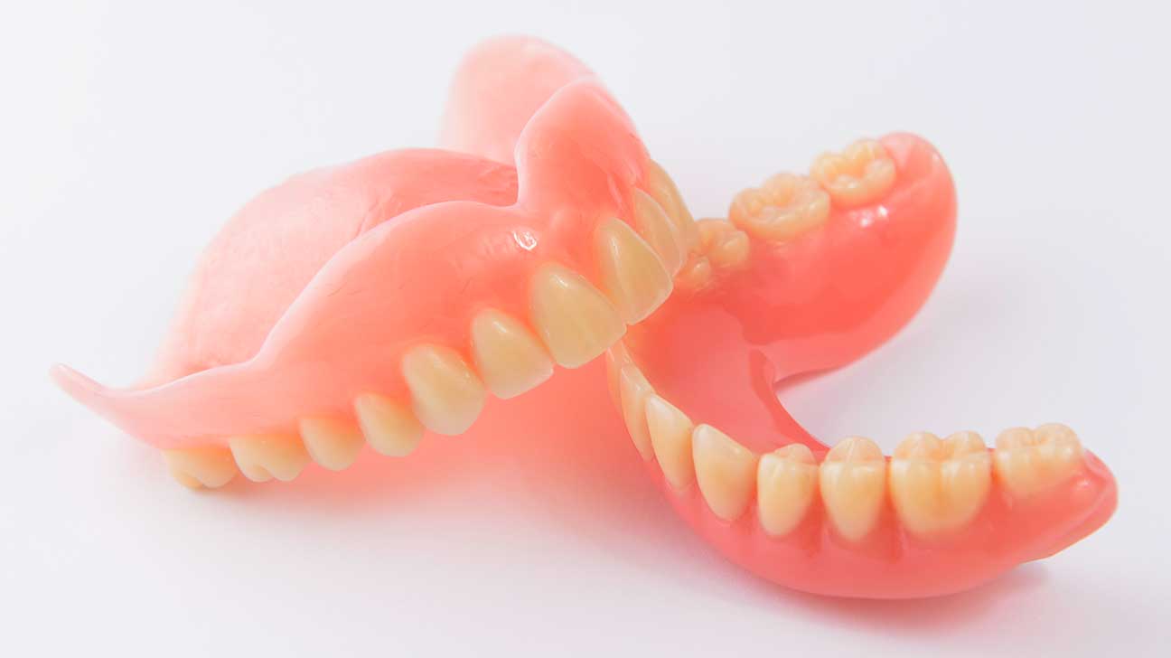 Стоматологическое протезирование отзывы. Пластмассовые зубные протезы. Полный съемный нейлоновый протез. Пластмассовый съемный протез.