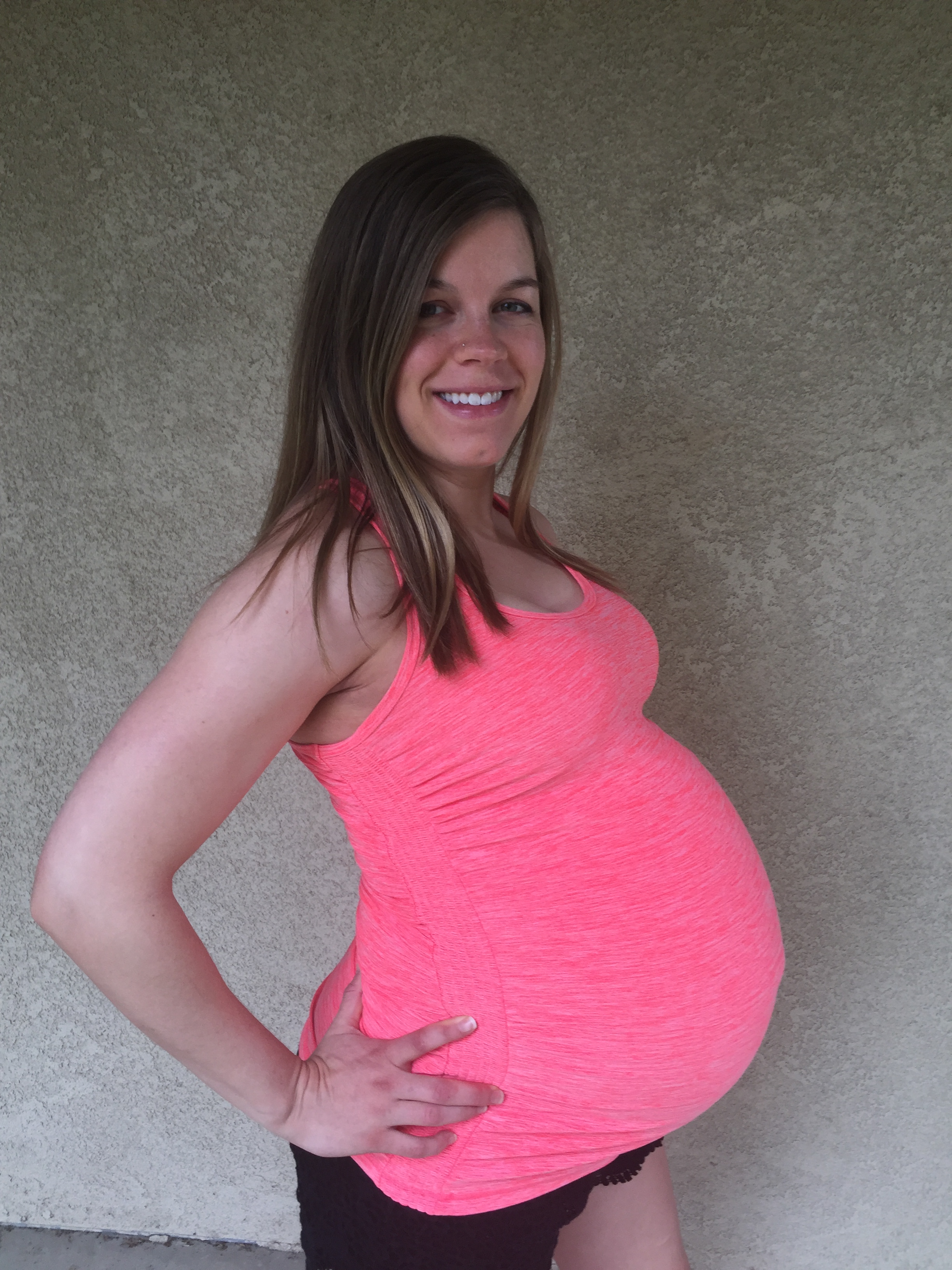 Тянет низ живота на 38 неделе. Живот НК 38 неделе беременности. 38 Неделя беременности фото.
