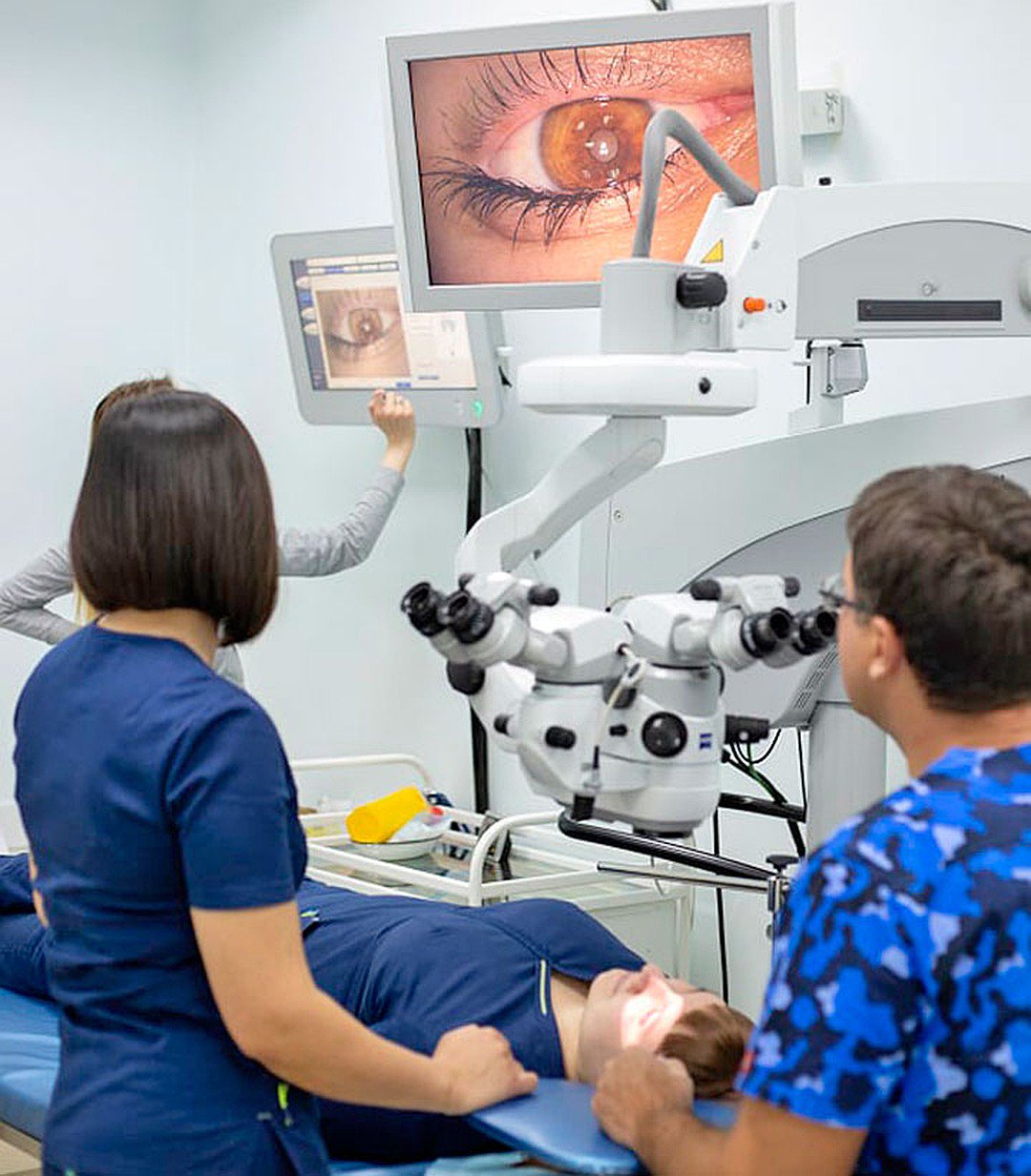 Коррекции зрения москва clinicaspectr ru. Офтальмология лазерный центр. Операция по коррекции зрения. Лазерное восстановление зрения.