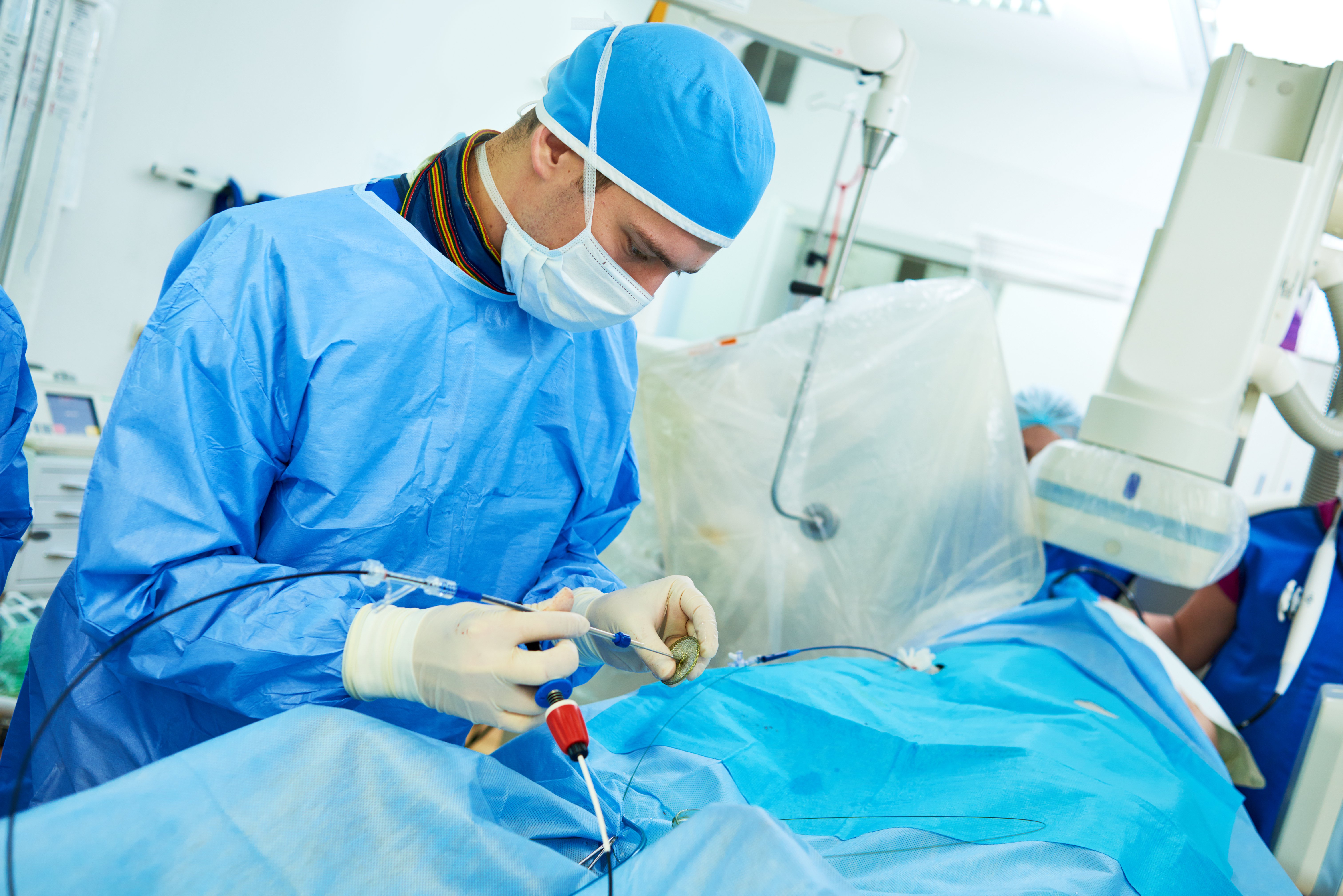 Операция через сосуды. Подготовка к операции. Стентирование сосудов ангиография. Инструменты для эндоваскулярной хирургии.