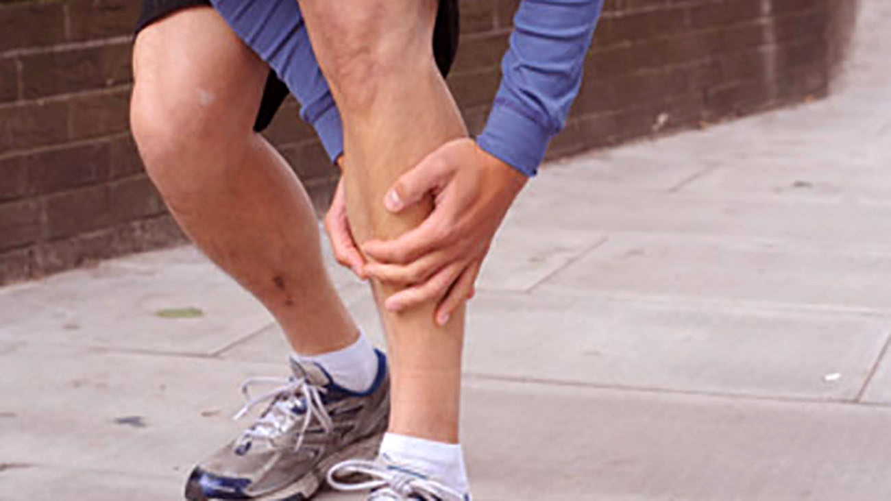 Боль в икрах причины у мужчин. Ноги после бега. Синдром расколотой голени.