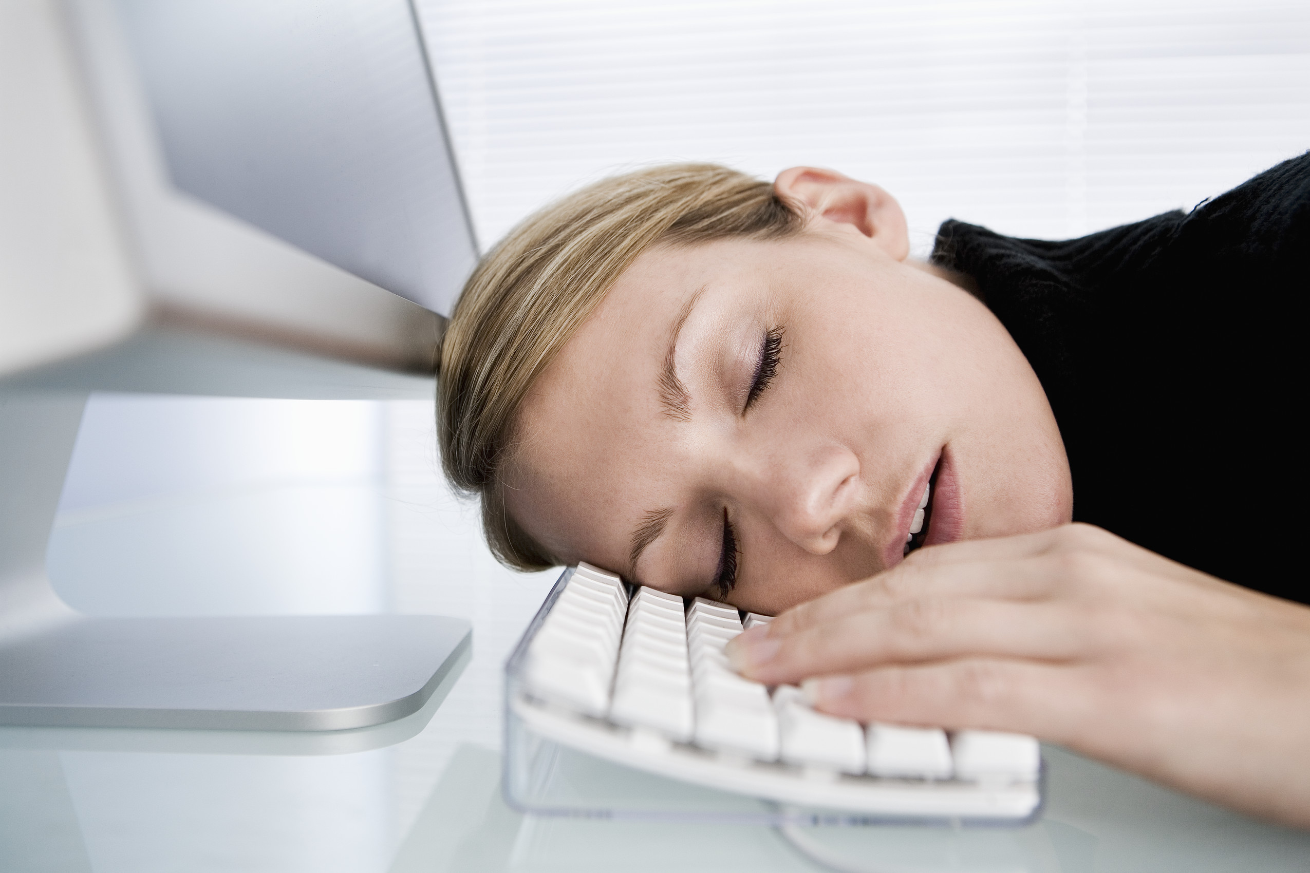Сонливость после еды причины. Усталость и сонливость. Сниженная работоспособность. Упадок сил. Слабость, сонливость, снижение работоспособности.