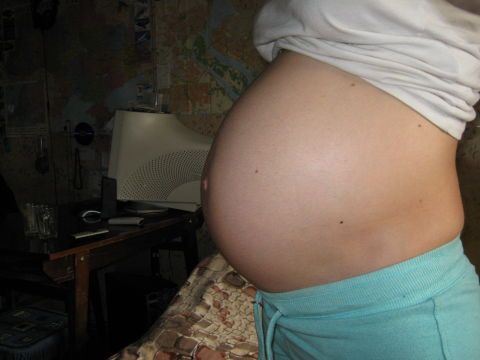 Беременность 36 недель каменеет. Живот на 36 неделе беременности. Маленький живот в 36 недель. Маленькие животики на 40 неделе. 36 Неделя беременности ж вот.
