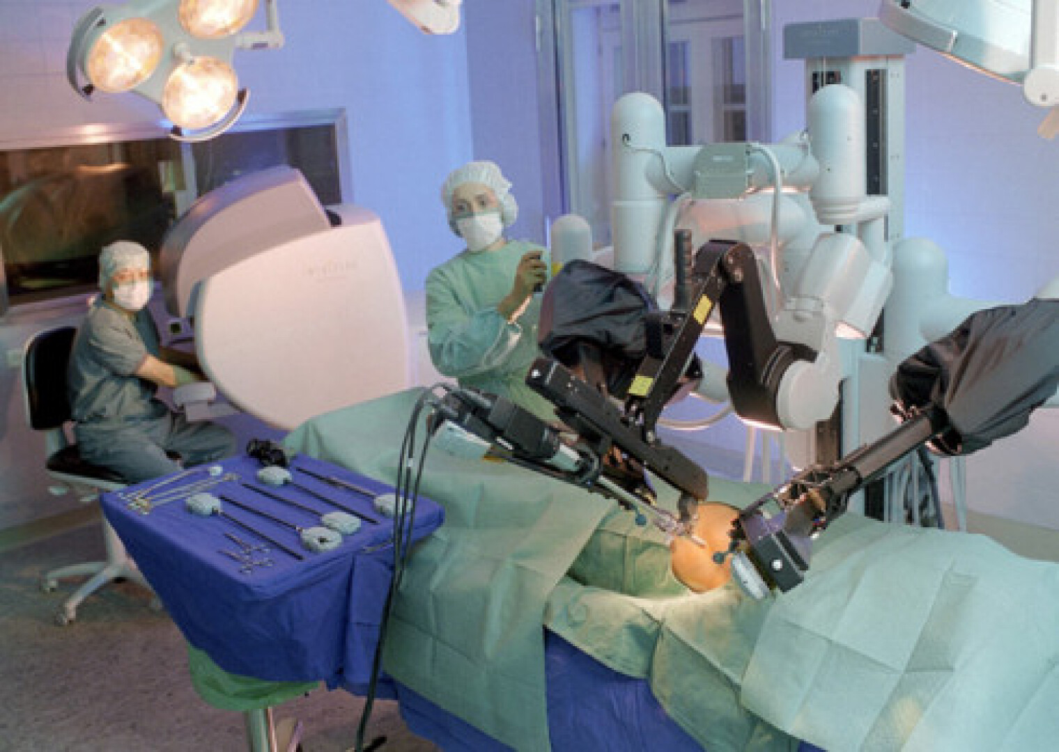 Удаление простаты да винчи. Робот-ассистированная хирургическая система «da Vinci». Робот хирург да Винчи. Робот-хирург da Vinci в России. Робот DAVINCI операция.