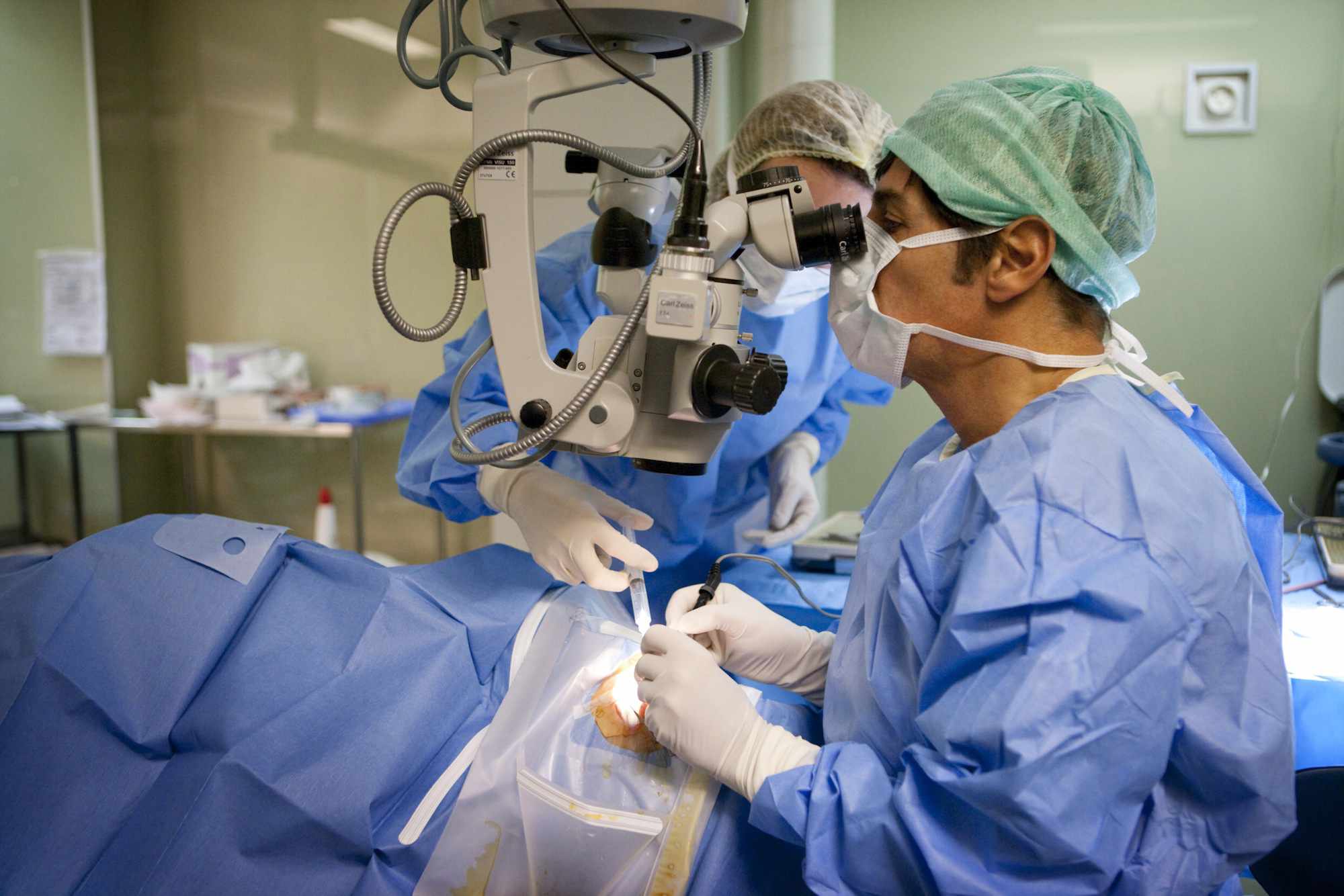 Стоимость операции. Операция на глаза глаукома. Хирургическая операция глаукомы. Глаукома лазерная операция. Хирургическое лечение глаукомы.